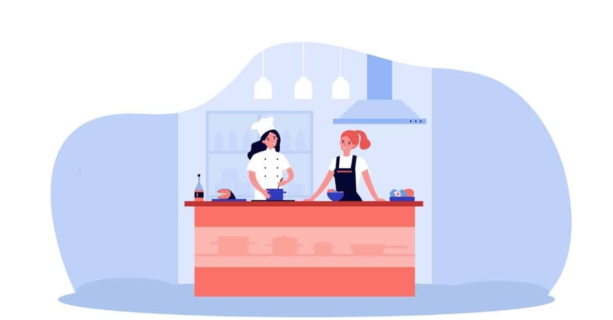 duas mulheres em pé em um balcão de cozinha